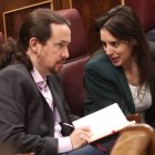 Pablo Iglesias e Irene Montero en el Congreso de los Diputados.