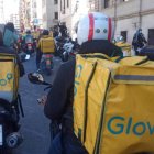 Los repartidores han recorrido el centro de Alicante con sus motos