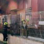 Los bomberos consiguieron sofocar el fuego que afectó al jardín y algunas estancias de la vivienda