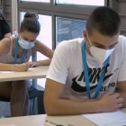 Alumnos de la UMH de Elche durante el examen de selectividad / FOTO de archivo