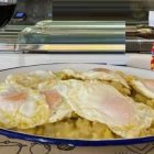 'Papas a lo Ayuso', el nuevo plato de un bar de Madrid