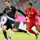 David Alaba, con la camiseta del Bayern, en un partido de la Bundesliga.