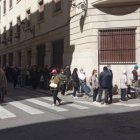 Colas en el local de Cáritas de la parroquia de Nuestra Señora de Gracia de Alicante