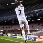 Cristiano Ronaldo, celebrando, con la camiseta de la Juventus, un gol en el Nou Camp.