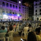 La plaza del Ayuntamiento de Alicante repleta para rendir honores a la patrona de la ciudad