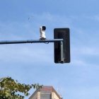 Una de las cámaras instalada en un semáforo de la Rambla