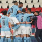 Los jugadores del Manchester City celebran uno de los dos goles que marcó ayer en París.