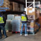 Los agentes han incautado los productos caducados en varias naves industriales