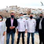 Raquel París, concejala del área de Turismo;  Andrés Martínez, alcalde; Javier Marqués, Chef del Restaurante RocaMar, José Marín, Chef del Restaurante Tío Pepe; y Miguel Castell, edil de pesca