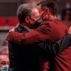 Abrazo entre José Luis Rodríguez Zapatero y Pedro Sánchez