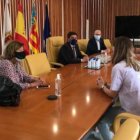 El alcalde de Alicante, Luis Barcala, se ha reunido con personal de enfermería