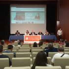 Los representantes de las AMPAS durante la mesa sobre la defensa del español en las aulas