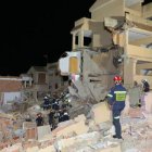 Bomberos de Castellón en las labores de búsqueda del edificio derrumbado en Peñíscola