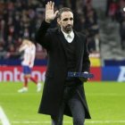 Juanfran, hace dos años, cuando fue homenajeado en el Metropolitano por la afición del Atlético.