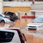 La tromba de 180 l/m2 en Sagunt obliga a rescatar vehículos y a cortar calles inundadas