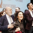 Tezanos, Margarita Robles y Pedro Sánchez en un acto de las primarias de Sánchez