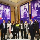 Las mujeres trabajadoras de la APV, protagonistas de la exposición, junto a Aurelio Marínez, presidente de la APV.