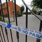 Domicilio que está siendo investigado tras la detención de un joven de 15 años en relación a la muerte de sus padres y su hermano