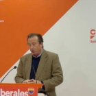 El diputado de Ciudadanos en Extremadura, Fernando Baselga, que pide batamantas gratis