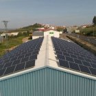 Plazas solares en una nave agrícola andaluza.