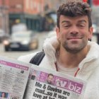 Ricky Merino, ex concursante de OT, muestra su entrevista en un medio británico