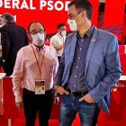 Andrés Perelló y Pedro Sánchez en el Comité Federal del PSOE celebrado el pasado mes de julio