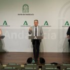 Rueda de prensa posterior al Consejo de Gobierno andaluz, con el portavoz y consejero de Presidencia, Elías Bendodo; el consejero de Salud, Jesús Aguirre; y la titular de Medio Ambiente, Carmen Crespo.