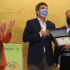 El presidente de la Diputación de Alicante y del PPCV, Carlos Mazón, ha recibido la distinción de Andaluz del año