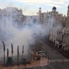 Imagen de archivo de la mascletà vista desde el Ateneo Mercantil de Valencia.