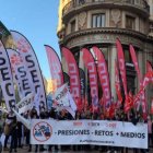 Los trabajadores de Caixabank se manifiestan frente a la sede del antiguo Banco de Valencia. Foto: SECB