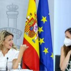 Yolanda Díaz y Ione Belarra en un rueda de prensa del Gobierno