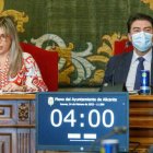 Mari Carmen Sánchez, vicealcaldesa y concejala de Turismo de Alicante, y Luis Barcala, alcalde de la ciudad