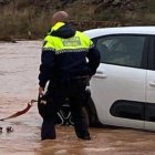 La Policía Local de Llíria ha cortado todas las ramblas del término municipal por el gran caudal de agua.