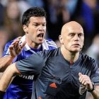 Ballack persigue a Ovrebo en una de las últimas acciones del partido