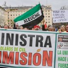 Manifestantes frente al Ministerio de Transportes