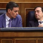 El presidente del Gobierno, Pedro Sánchez, y el ministro de Asuntos Exteriores, Unión Europea y Cooperación, José Manuel Albares