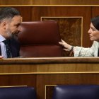 El líder de Vox, Santiago Abascal, y la portavoz de VOX en el Congreso, Macarena Olona.