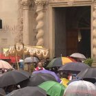 Miles de personas se han desplazado hasta el Monasterio para presenciar la salida de la Santa Faz