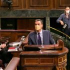 Pedro Sánchez, este miércoles subiendo a la tribuna del Congreso de los Diputados.