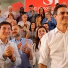 El alcalde de Burjassot, Rafa García, junto a Pedro Sánchez