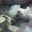 Disparo de una Mascletà en la Plaza de Luceros de Alicante