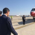 Pedro Sánchez yendo al Falcon