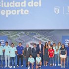 Presentación de la Ciudad del Deporte, con gran parte de la plantilla del Atlético de Madrid.