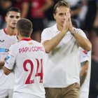 Lopetegui, despidiéndose de su hinchada en el Sánchez Pizjuán.