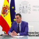 Pedro Sánchez en La Moncloa, durante una videoconferencia.