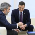 El presidente del Supremo, con Pedro Sánchez en La Moncloa.