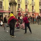 Imágenes de la agresión racista en Navarra por llevar la bandera de España