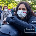 Ayuso en moto con representantes de las Fuerzas y Cuerpos de Seguridad del Estado.