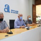 El diputado de Desarrollo Económico, Sebastián Cañadas, junto a los directores del CEEI y del centro San José Artesano de Salesianos Elche