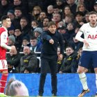 Doherty, con la camiseta del Tottenham, a la derecha, es nuevo jugador del Atlético.